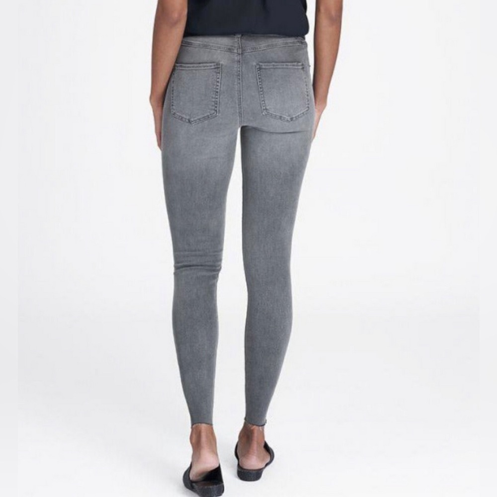 SPANX VINTAGE GREY DISTRESSED JEANS SIZE MEDIUM - Picture 2 of 8